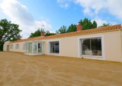 Vue exterieure du Domaine Le Chene Vert a Sallertaine