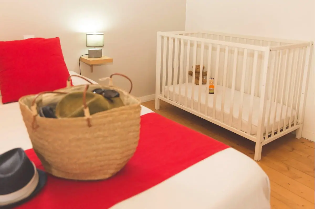 chambre-gite-lit-bebe