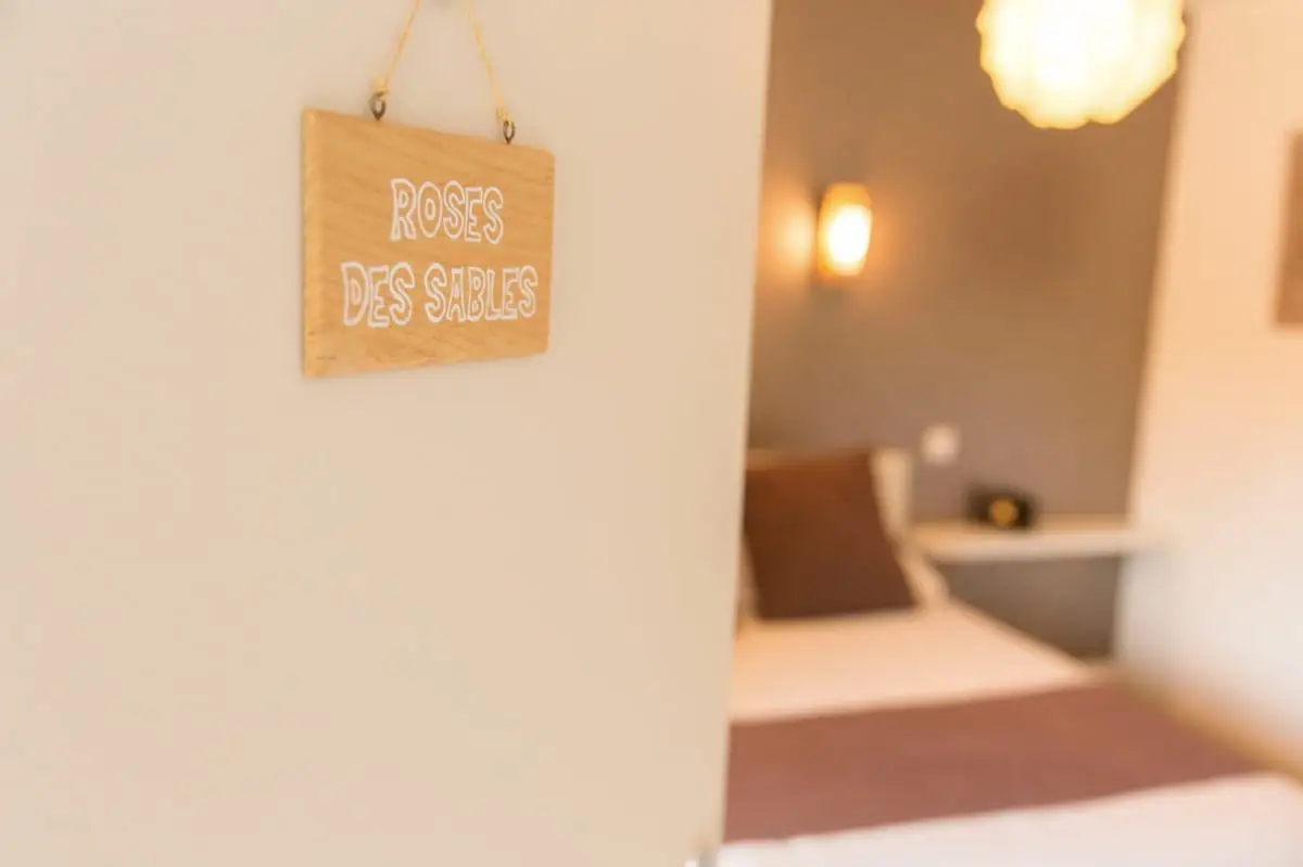 chambre-rose-des-sables-gite-sodelices