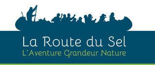 canoe sur les marais avec la Route du Sel à Sallertaine